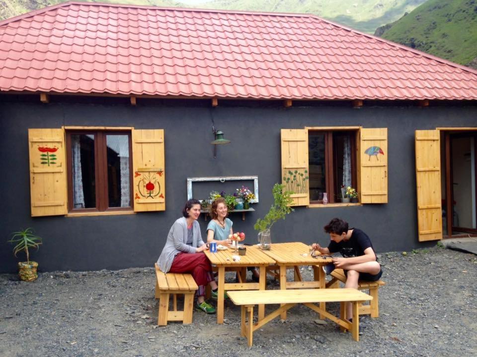 Sno House In Kazbeg Hotel ภายนอก รูปภาพ
