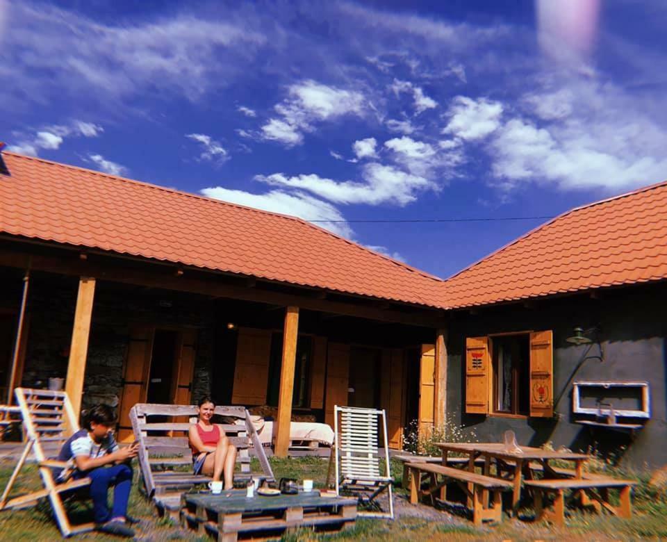 Sno House In Kazbeg Hotel ภายนอก รูปภาพ